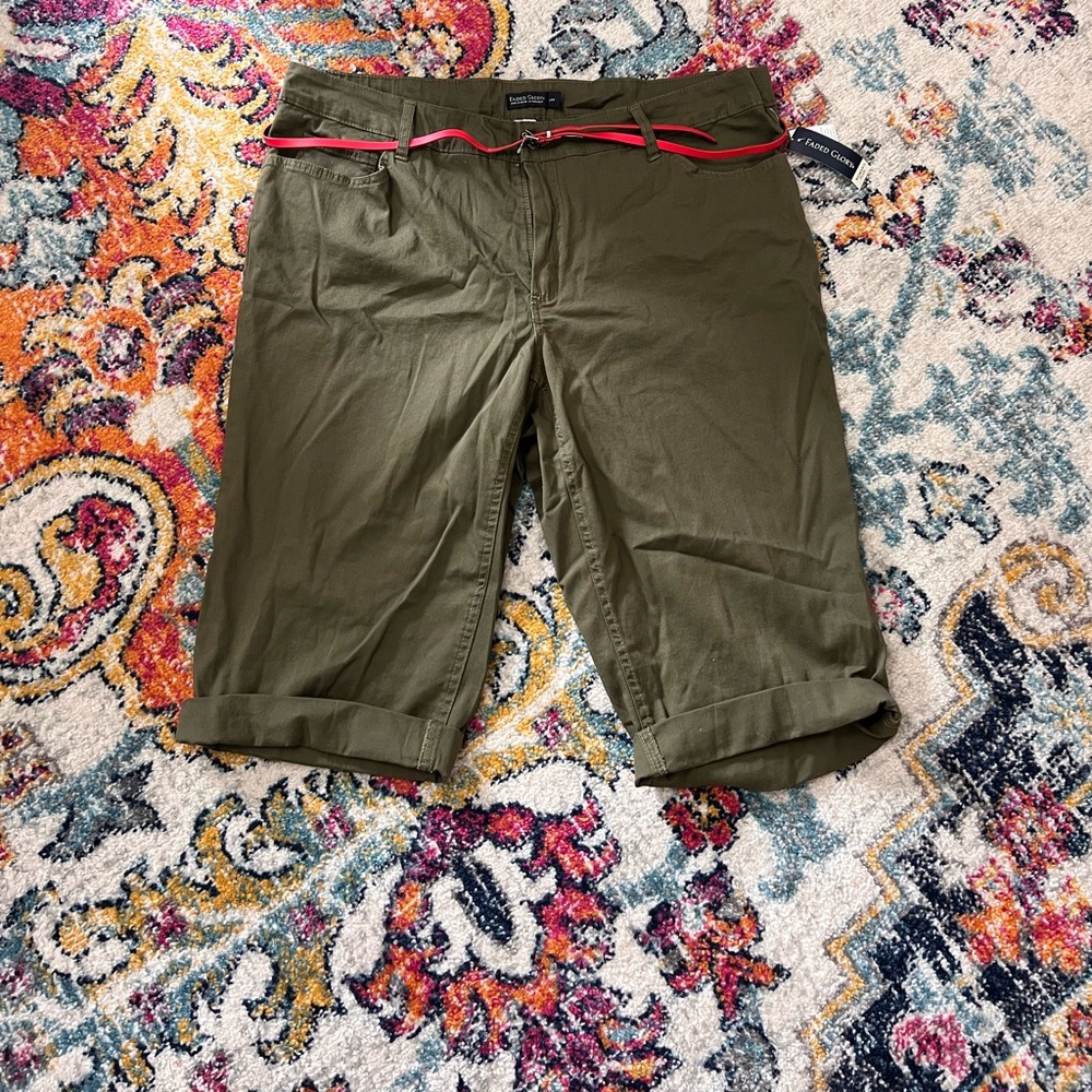 Faded Glory Women’s Olive Green Khaki Capris with Belt